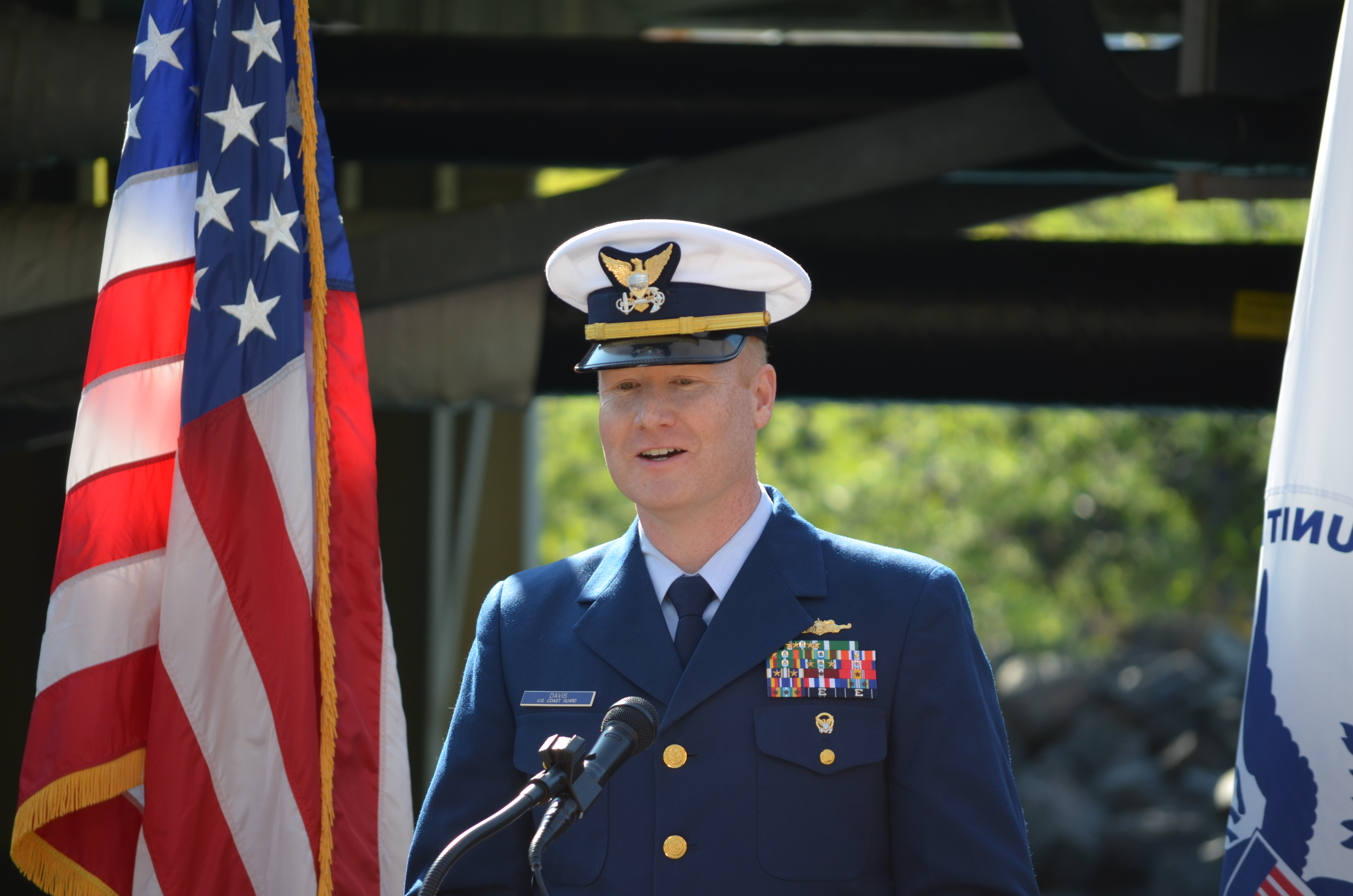 Photo of Commander Officer LCDR Daniel A. Davis.